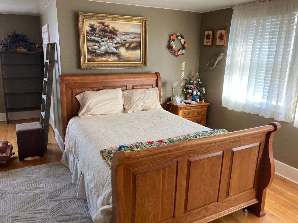 Deluxe Family Room interior